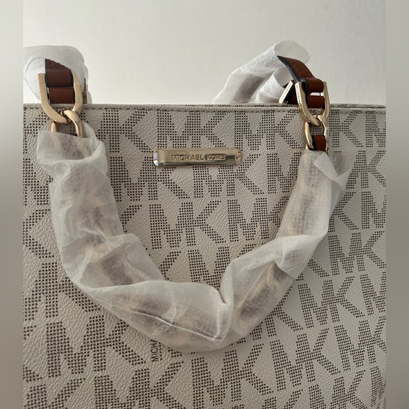 Michael Kors Harper Large Vanilla EW Tote Bag - Brand New - Picture 11 of 15